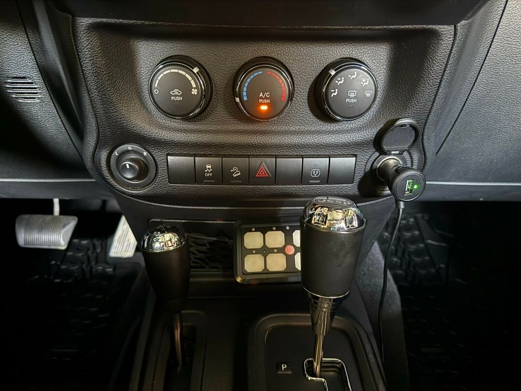 2017 Jeep Wrangler Unlimited Local Trade/Sahara Pkg/Quick Order Pkg/SAT Radio/Navigation - 23060831 - 13