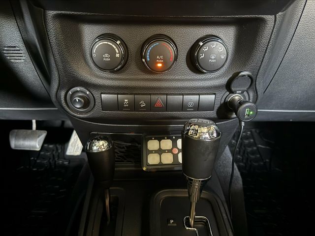 2017 Jeep Wrangler Unlimited Local Trade/Sahara Pkg/Quick Order Pkg/SAT Radio/Navigation - 23060831 - 13