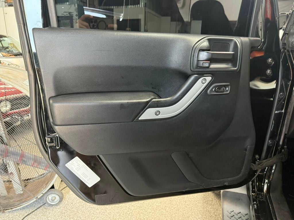 2017 Jeep Wrangler Unlimited Local Trade/Sahara Pkg/Quick Order Pkg/SAT Radio/Navigation - 23060831 - 17