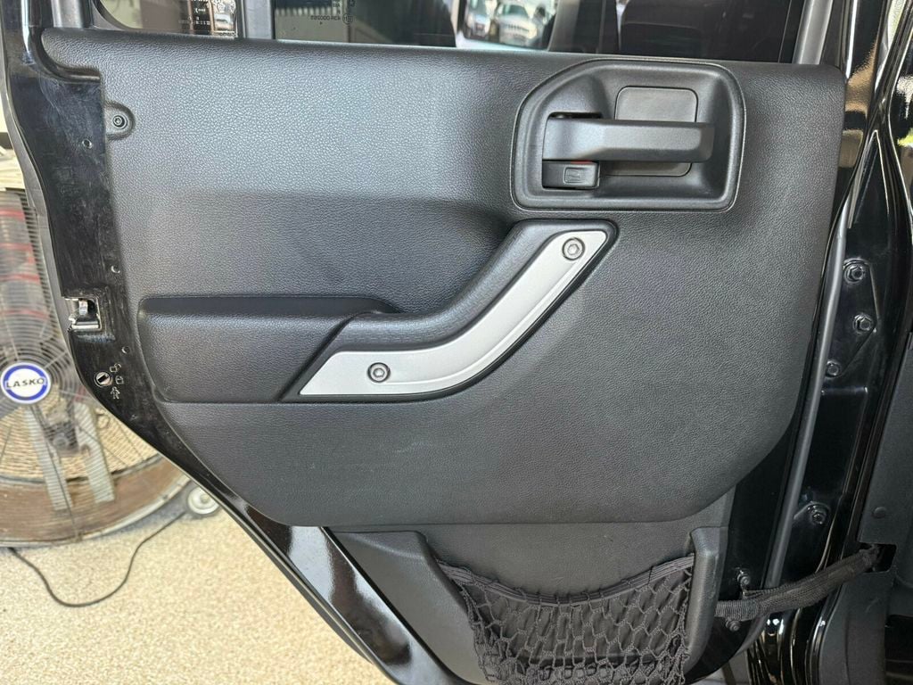 2017 Jeep Wrangler Unlimited Local Trade/Sahara Pkg/Quick Order Pkg/SAT Radio/Navigation - 23060831 - 20