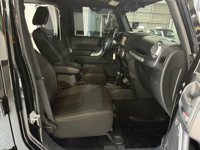 2017 Jeep Wrangler Unlimited Local Trade/Sahara Pkg/Quick Order Pkg/SAT Radio/Navigation - 23060831 - 28