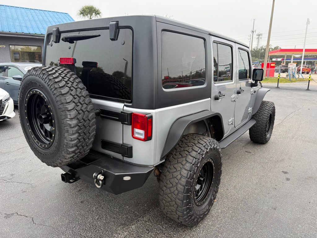 2017 Jeep Wrangler Unlimited Rubicon 4x4 - 22967640 - 4