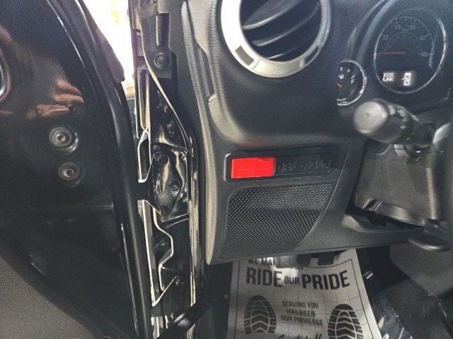 2017 Jeep Wrangler Unlimited Rubicon Hard Rock 4x4 - 22953795 - 9