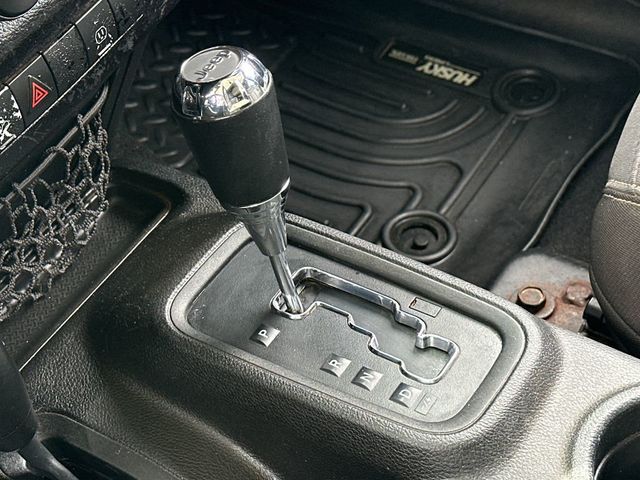 2017 Jeep Wrangler Unlimited Sahara 4x4 - 23010627 - 17