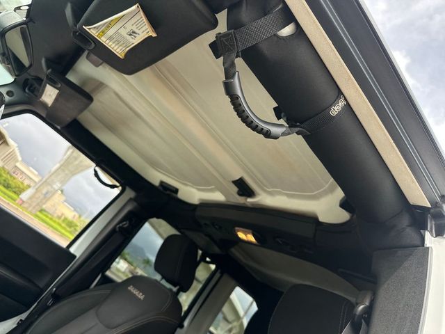 2017 Jeep Wrangler Unlimited Sahara 4x4 - 23010627 - 18