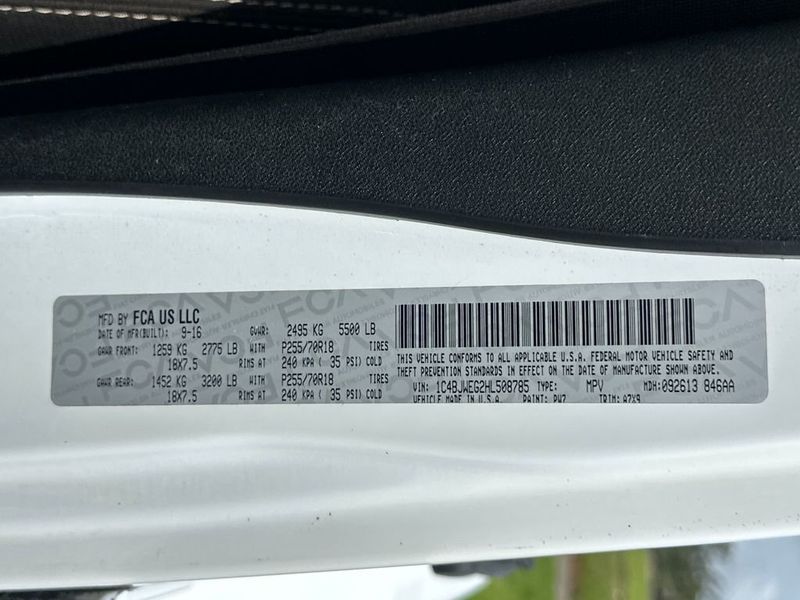 2017 Jeep Wrangler Unlimited Sahara 4x4 - 23010627 - 21