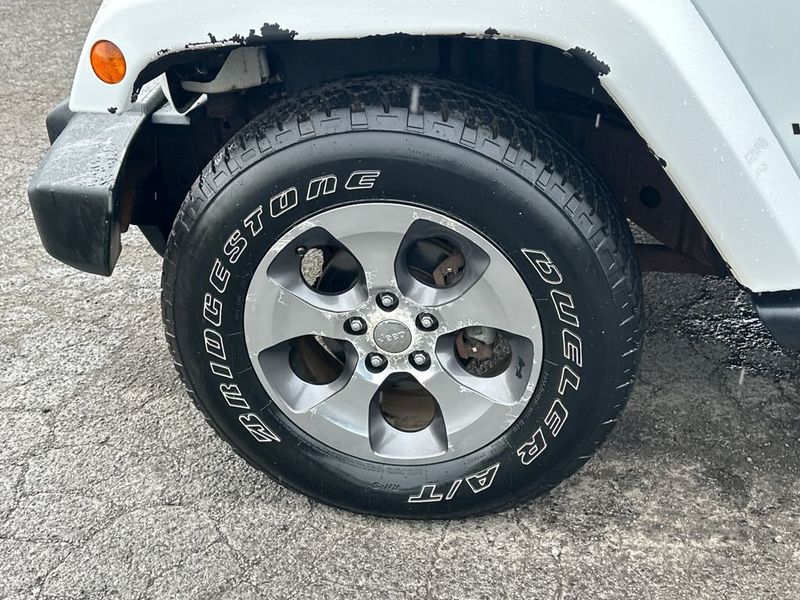 2017 Jeep Wrangler Unlimited Sahara 4x4 - 23010632 - 11