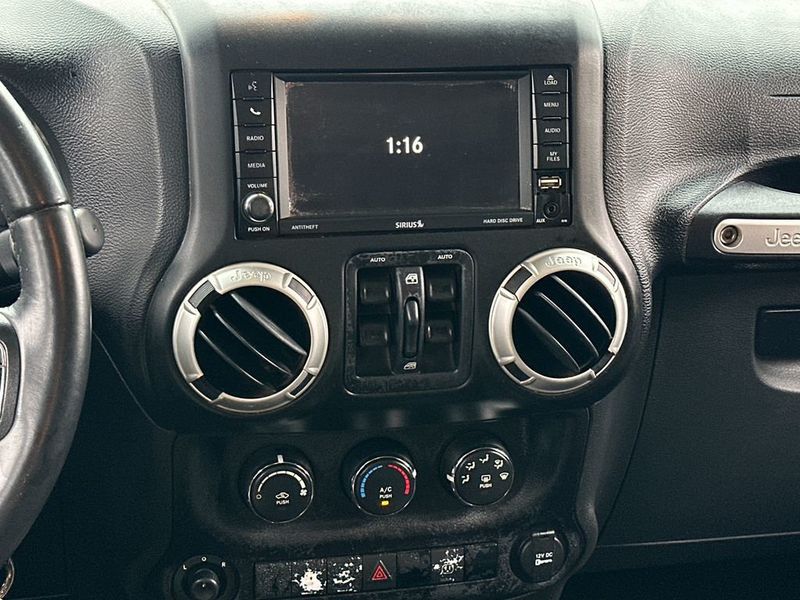 2017 Jeep Wrangler Unlimited Sahara 4x4 - 23010632 - 15