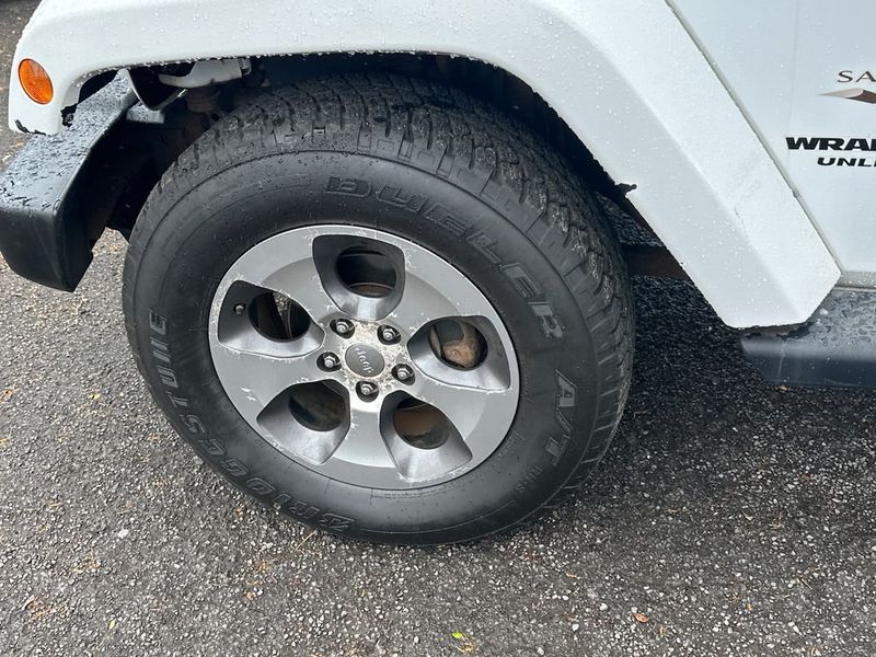 2017 Jeep Wrangler Unlimited Sahara 4x4 - 23047493 - 11