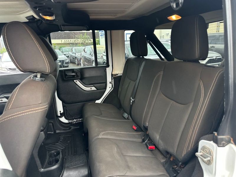 2017 Jeep Wrangler Unlimited Sahara 4x4 - 23047493 - 14