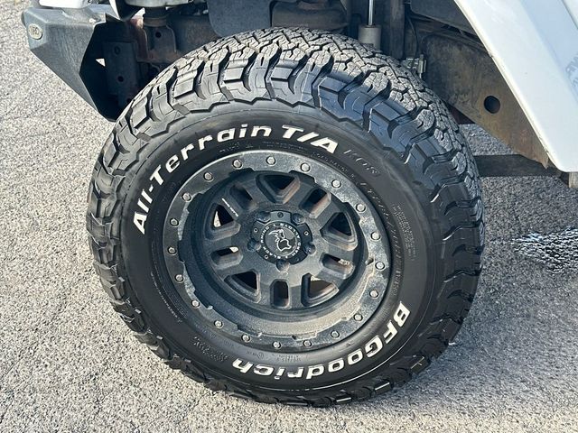 2017 Jeep Wrangler Unlimited Sahara 4x4 - 23050377 - 11