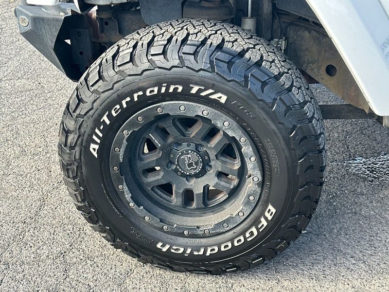 2017 Jeep Wrangler Unlimited Sahara 4x4 - 23050377 - 11