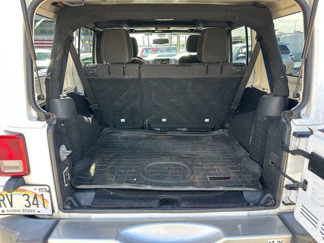 2017 Jeep Wrangler Unlimited Sahara 4x4 - 23050377 - 19