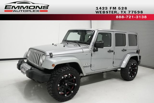 2017 Jeep Wrangler Unlimited Sahara 4x4 - 22929538 - 0
