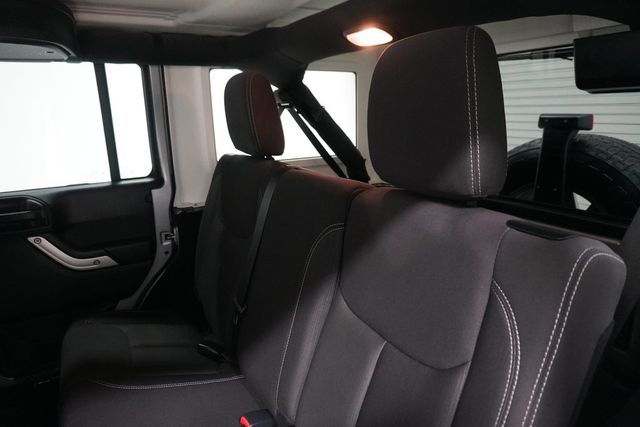 2017 Jeep Wrangler Unlimited Sahara 4x4 - 22929538 - 10