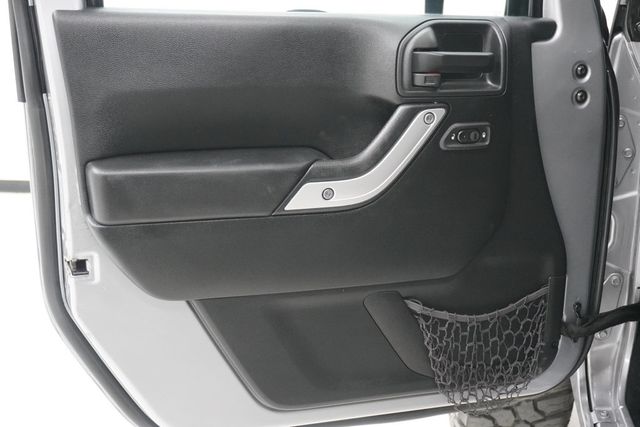 2017 Jeep Wrangler Unlimited Sahara 4x4 - 22929538 - 12