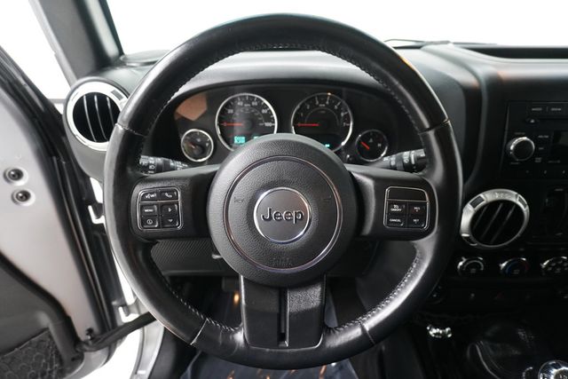 2017 Jeep Wrangler Unlimited Sahara 4x4 - 22929538 - 13