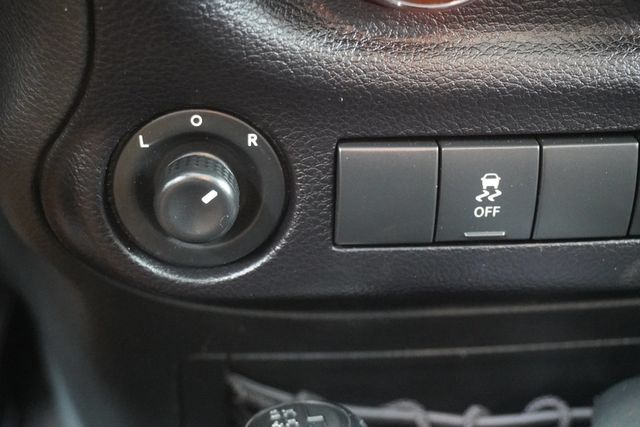 2017 Jeep Wrangler Unlimited Sahara 4x4 - 22929538 - 17