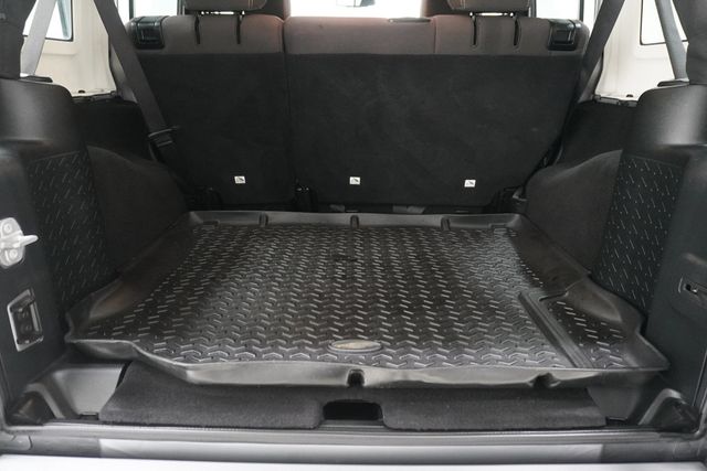 2017 Jeep Wrangler Unlimited Sahara 4x4 - 22929538 - 24