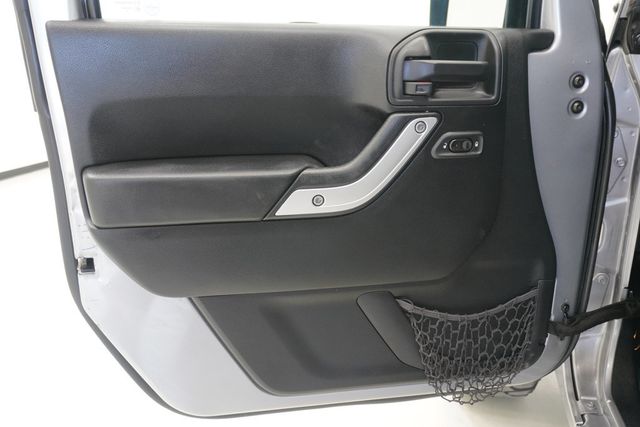 2017 Jeep Wrangler Unlimited Sahara 4x4 - 22929538 - 33