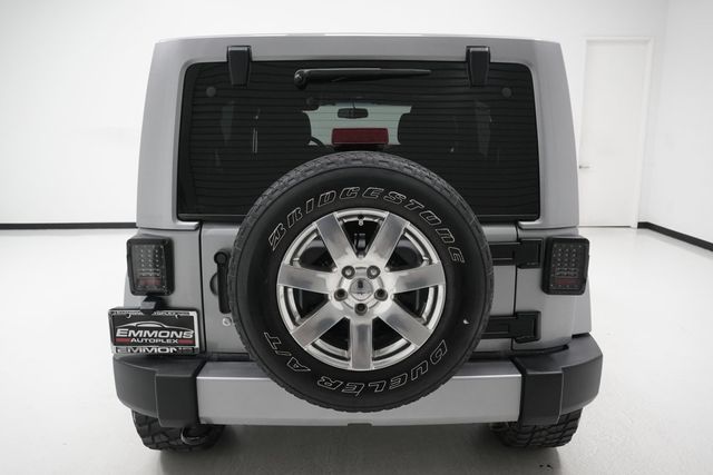 2017 Jeep Wrangler Unlimited Sahara 4x4 - 22929538 - 4