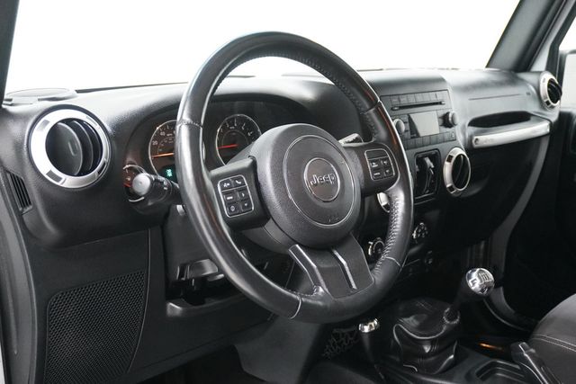 2017 Jeep Wrangler Unlimited Sahara 4x4 - 22929538 - 7