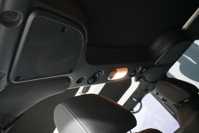 2017 Jeep Wrangler Unlimited Sahara 4x4 - 22951426 - 14