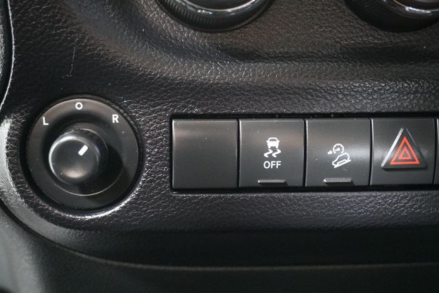 2017 Jeep Wrangler Unlimited Sahara 4x4 - 22951426 - 17