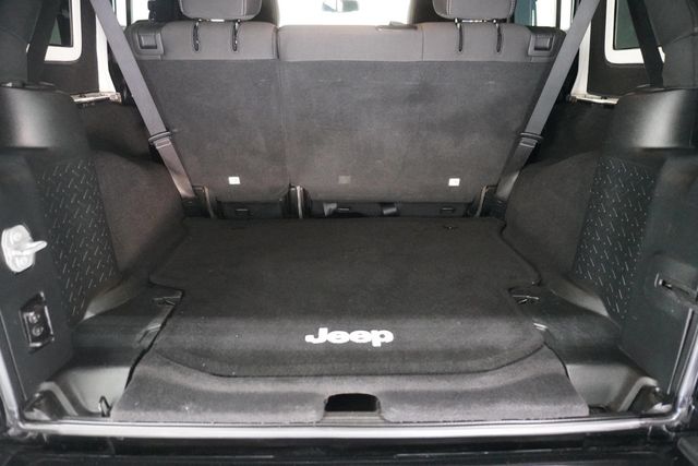 2017 Jeep Wrangler Unlimited Sahara 4x4 - 22951426 - 19