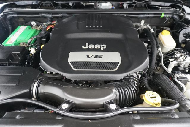 2017 Jeep Wrangler Unlimited Sahara 4x4 - 22951426 - 23