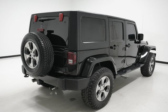 2017 Jeep Wrangler Unlimited Sahara 4x4 - 22951426 - 3