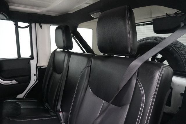 2017 Jeep Wrangler Unlimited Sahara 4x4 - 22963582 - 11