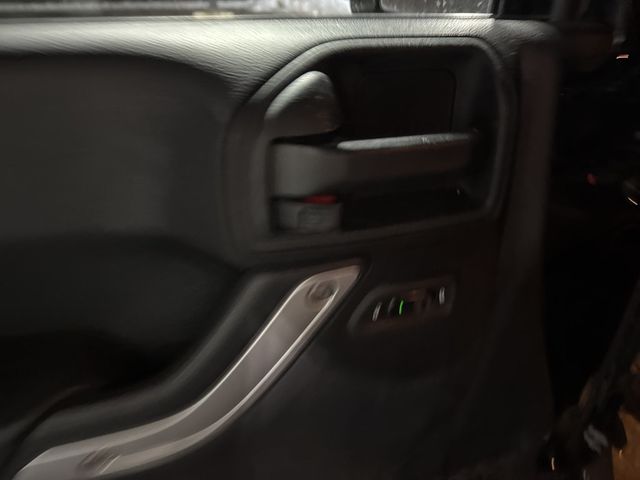 2017 Jeep Wrangler Unlimited Sahara 4x4 - 22967767 - 12