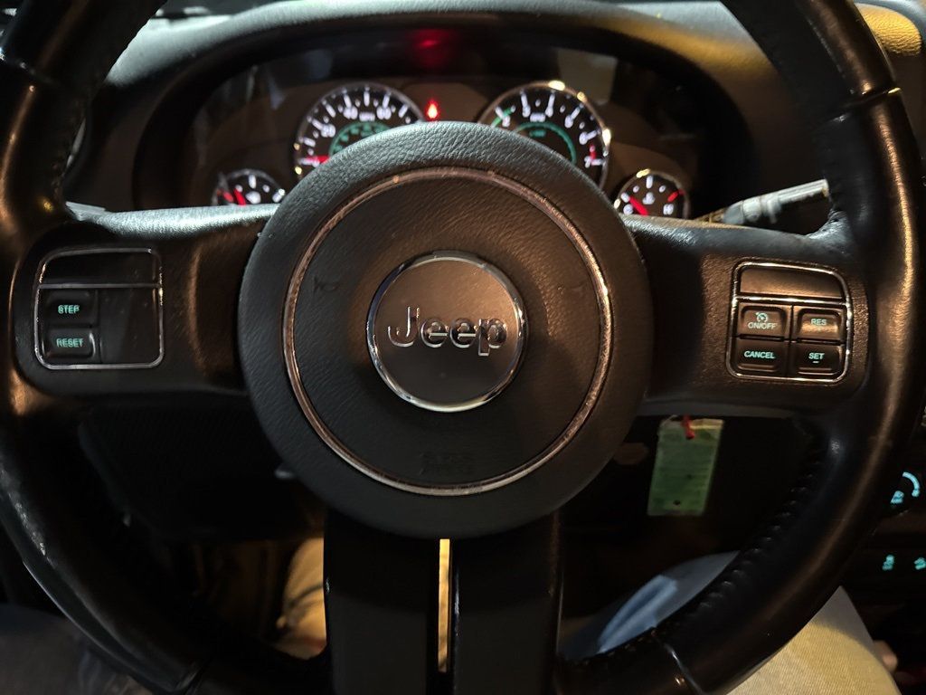 2017 Jeep Wrangler Unlimited Sahara 4x4 - 22967767 - 14