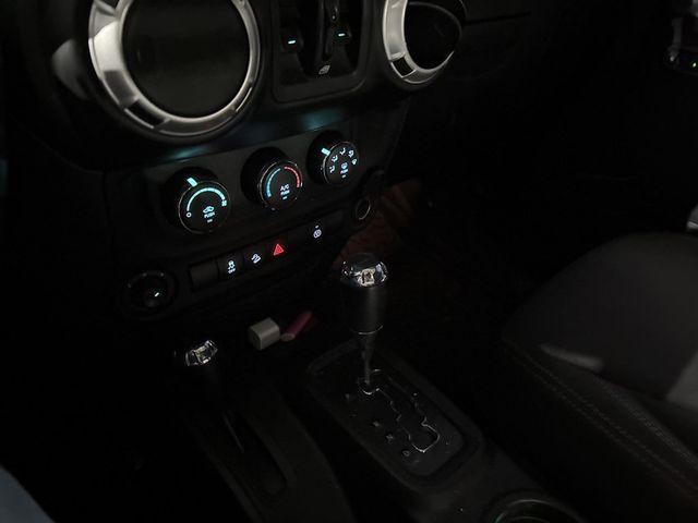 2017 Jeep Wrangler Unlimited Sahara 4x4 - 22967767 - 17