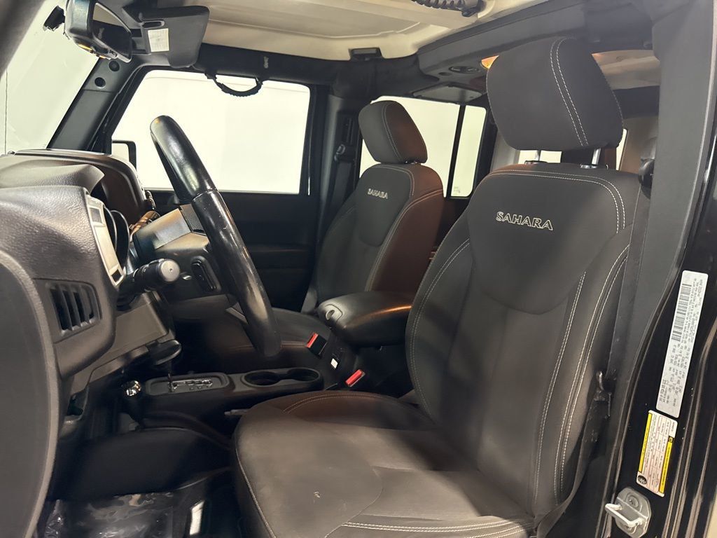 2017 Jeep Wrangler Unlimited Sahara 4x4 - 22967767 - 19