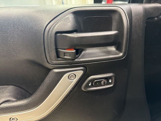 2017 Jeep Wrangler Unlimited Sahara 4x4 - 22967767 - 23