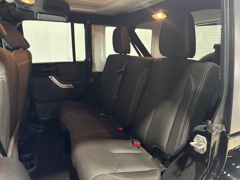 2017 Jeep Wrangler Unlimited Sahara 4x4 - 22967767 - 25