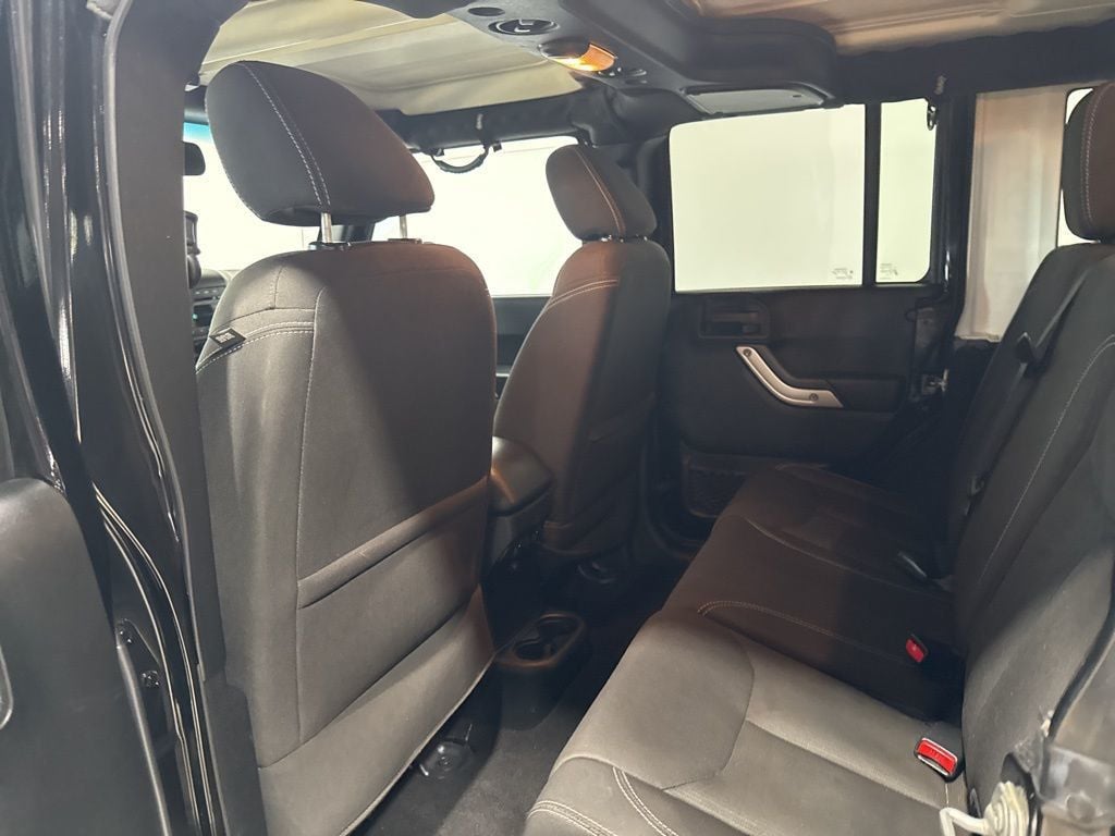 2017 Jeep Wrangler Unlimited Sahara 4x4 - 22967767 - 26