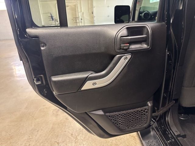 2017 Jeep Wrangler Unlimited Sahara 4x4 - 22967767 - 27