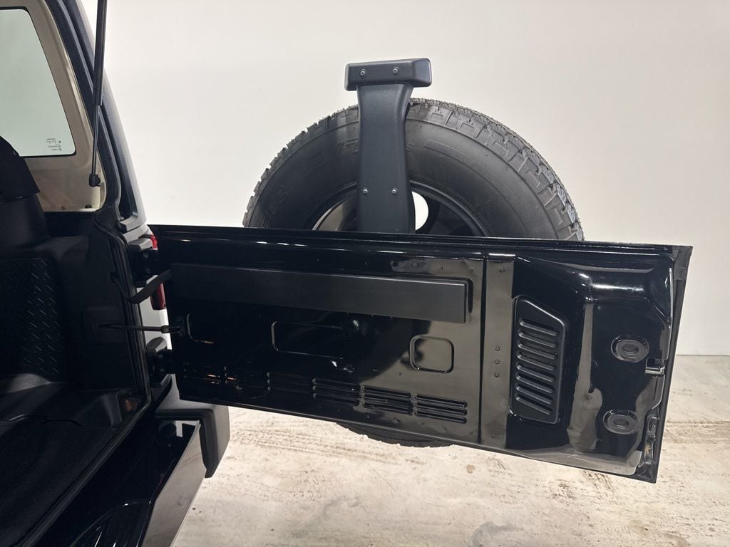 2017 Jeep Wrangler Unlimited Sahara 4x4 - 22967767 - 29