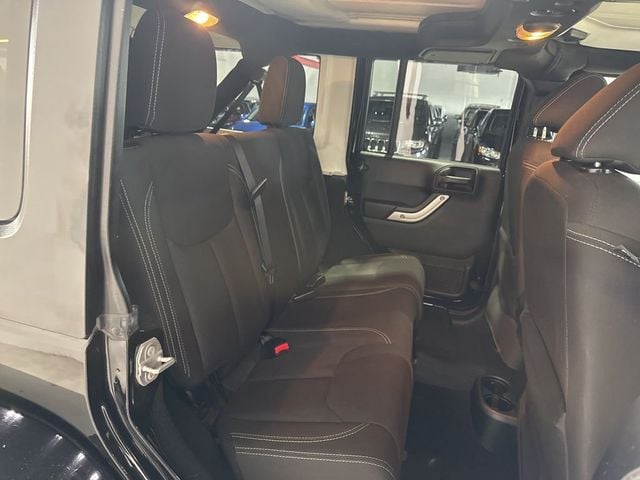 2017 Jeep Wrangler Unlimited Sahara 4x4 - 22967767 - 33