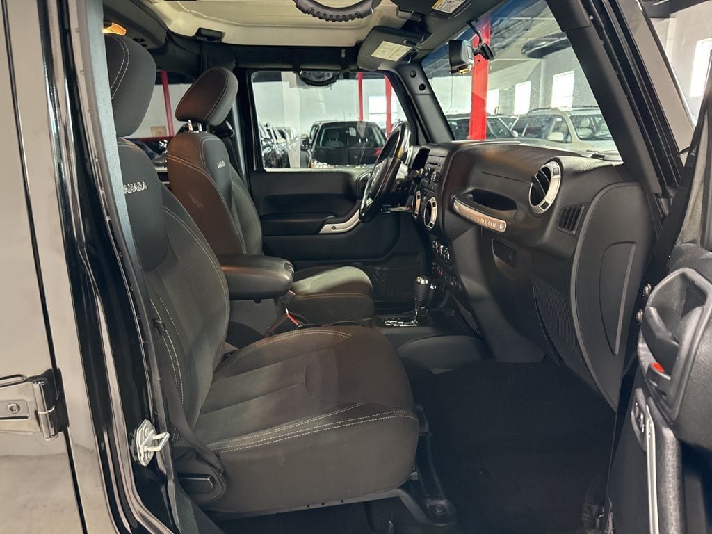 2017 Jeep Wrangler Unlimited Sahara 4x4 - 22967767 - 35