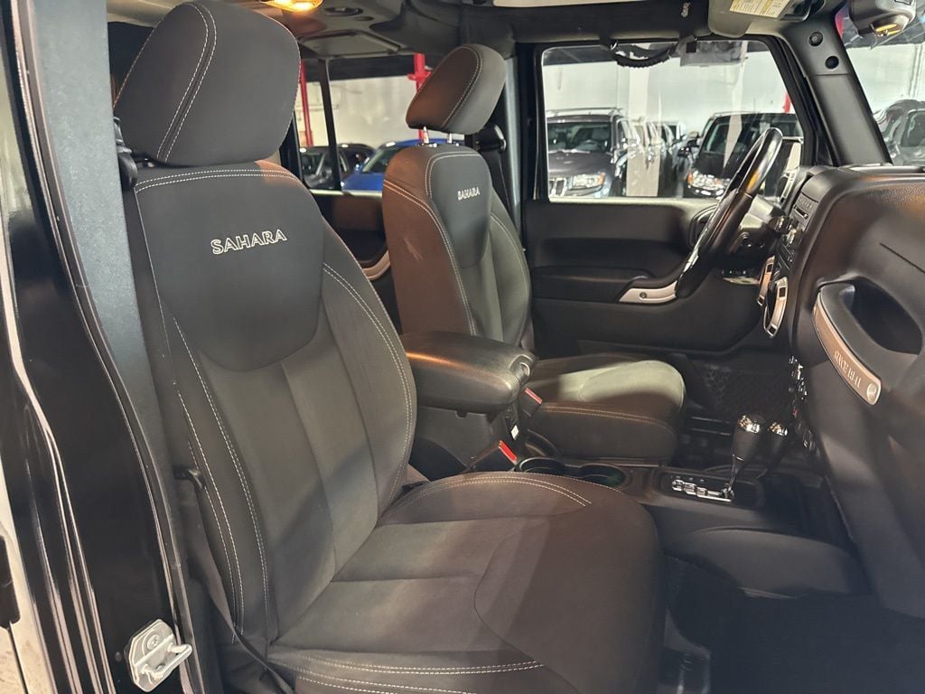 2017 Jeep Wrangler Unlimited Sahara 4x4 - 22967767 - 37
