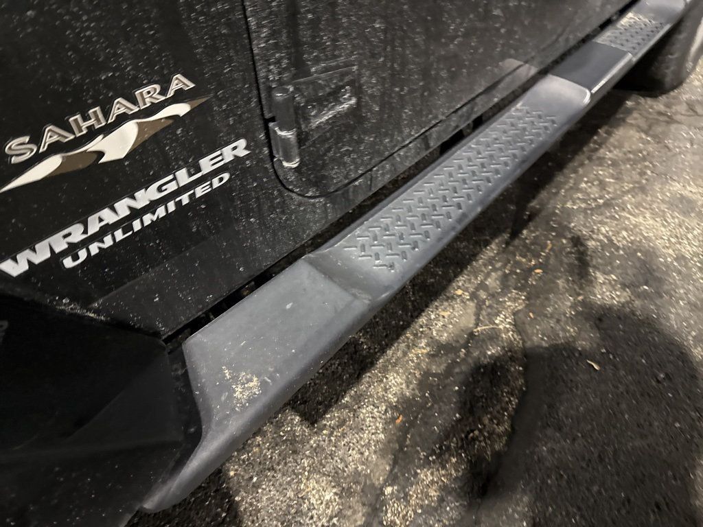 2017 Jeep Wrangler Unlimited Sahara 4x4 - 22967767 - 3