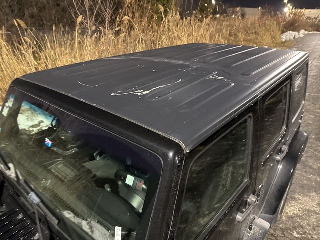 2017 Jeep Wrangler Unlimited Sahara 4x4 - 22967767 - 4