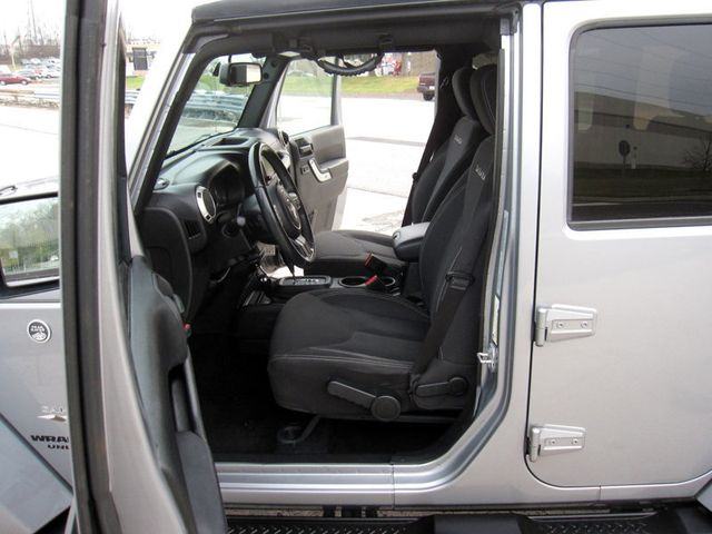 2017 Jeep Wrangler Unlimited Sahara 4x4 - 22950036 - 17