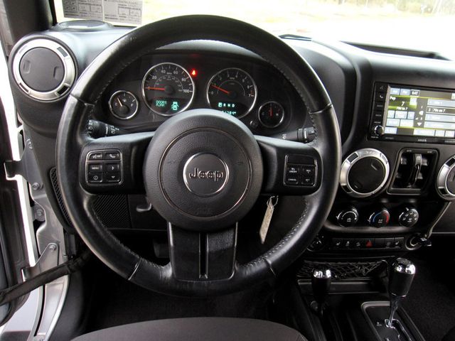 2017 Jeep Wrangler Unlimited Sahara 4x4 - 22950036 - 19