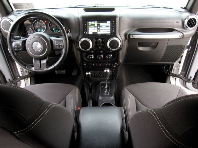 2017 Jeep Wrangler Unlimited Sahara 4x4 - 22950036 - 20