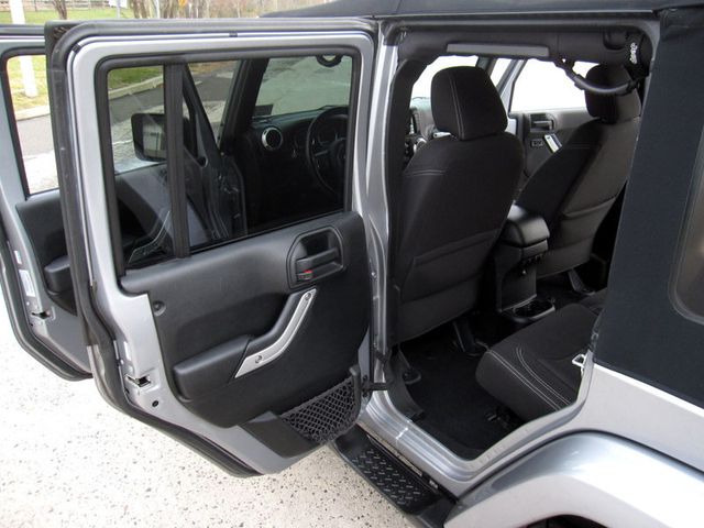 2017 Jeep Wrangler Unlimited Sahara 4x4 - 22950036 - 26